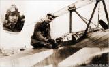 Вальтер Гёттш в своем самолете Fokker Dr.I в Jasta 19