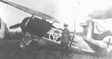 Фридрих Альтемайер рядом со своим самолетом Fokker E.V. Фото 1918 года.