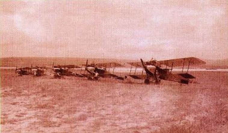 Пять самолетов Albatros C.III 1-й авиационной роты на аэродроме