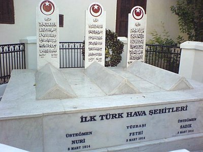 Мавзолей Селяхаттина Эйюби в Дамаске. Могила трех летчиков-участников перелета Стамбул-Каир в 1914 году
